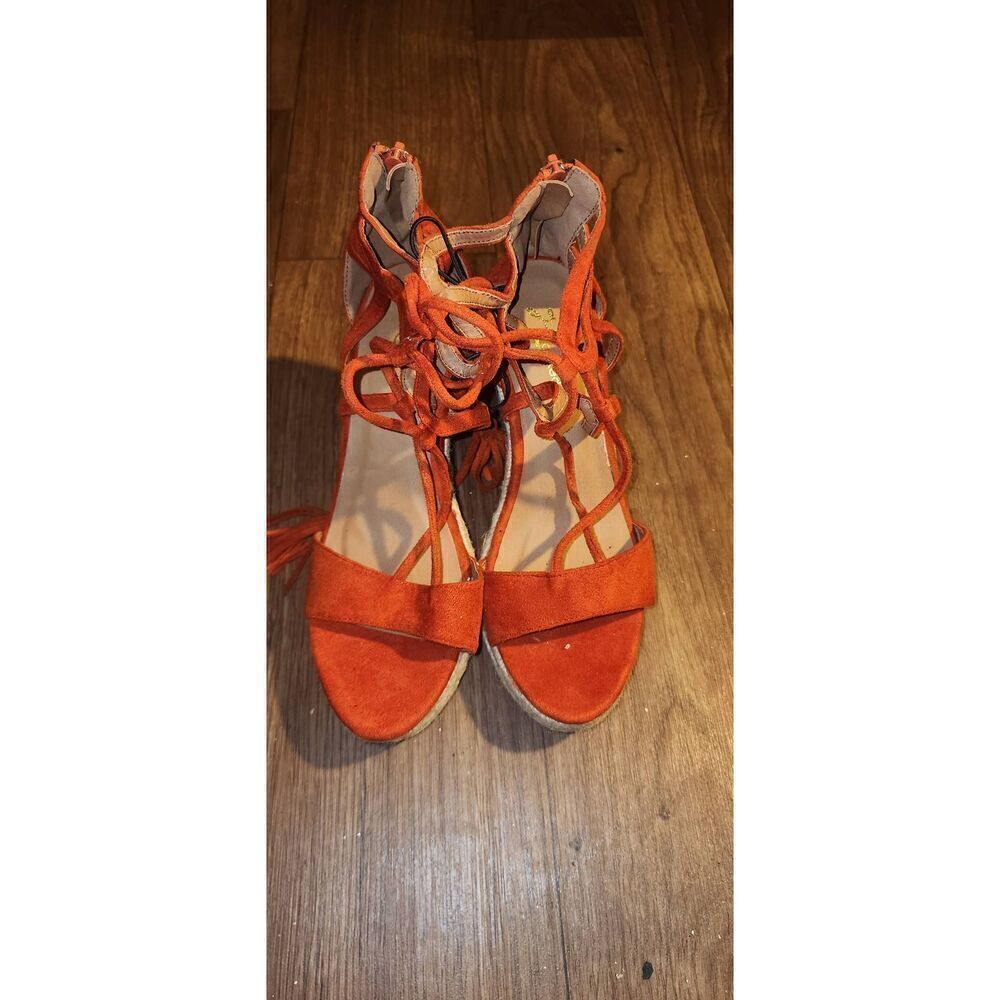 HOOKED ORANGE SANDALS - Picture 3 of 5